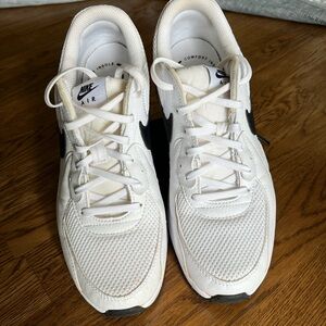 WOMENS NIKE AIR MAX EXCEE  SZ.9.5. White with Black